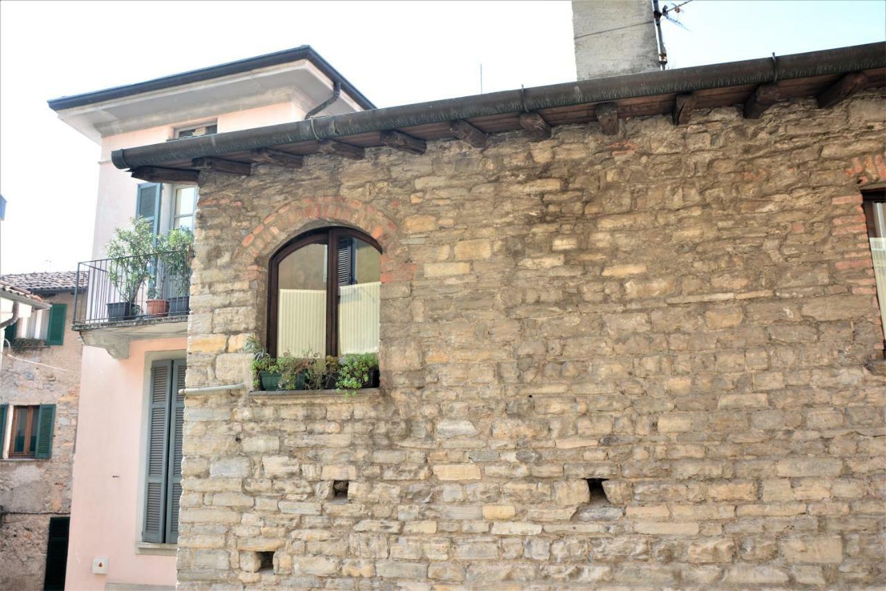 La Casa Di Tito - *